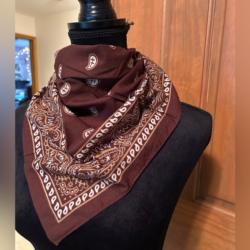 Brown Paisley Bandana🤎